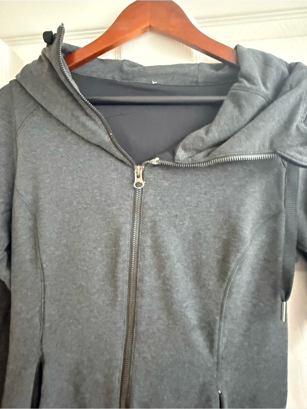 Lululemon-Gray Hooded Zip-Up Jacket